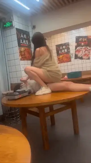 181256w9pbtjt99jp11hh7.gif